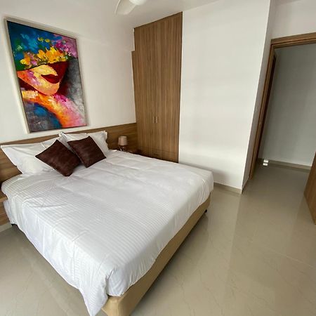 Larnaca Bay Suites Lárnaca Exterior foto