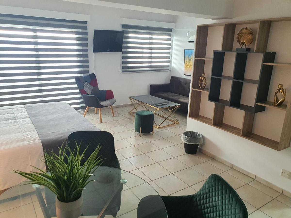 Larnaca Bay Suites Lárnaca Exterior foto