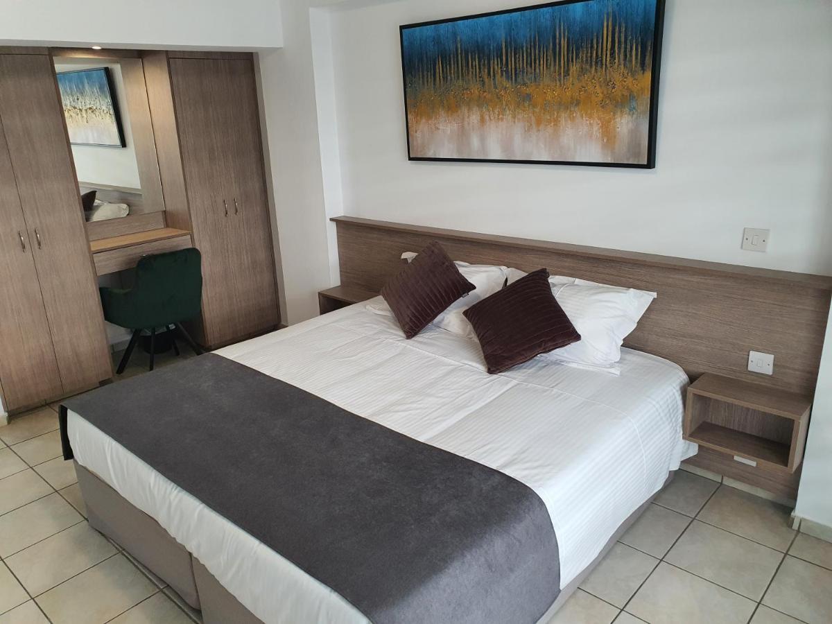 Larnaca Bay Suites Lárnaca Exterior foto