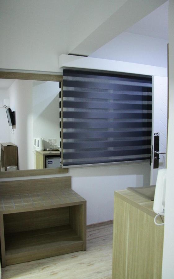 Larnaca Bay Suites Lárnaca Exterior foto