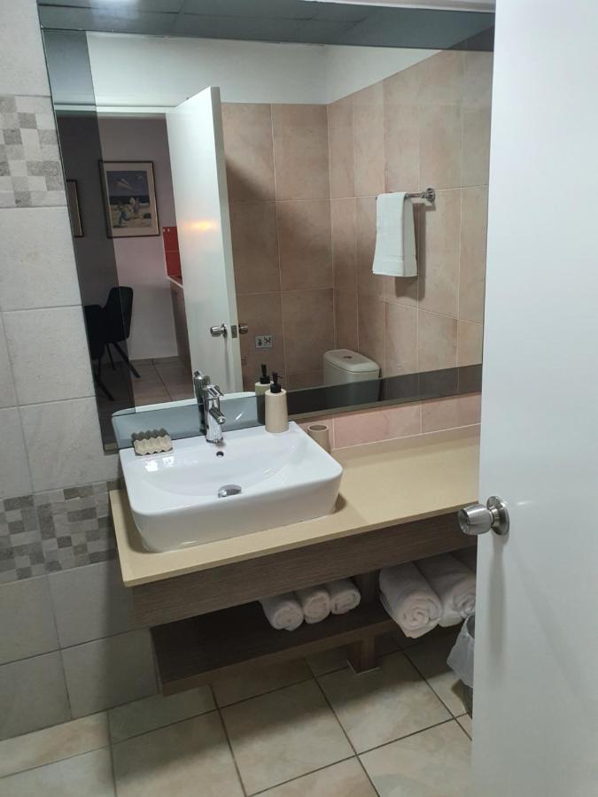 Larnaca Bay Suites Lárnaca Exterior foto