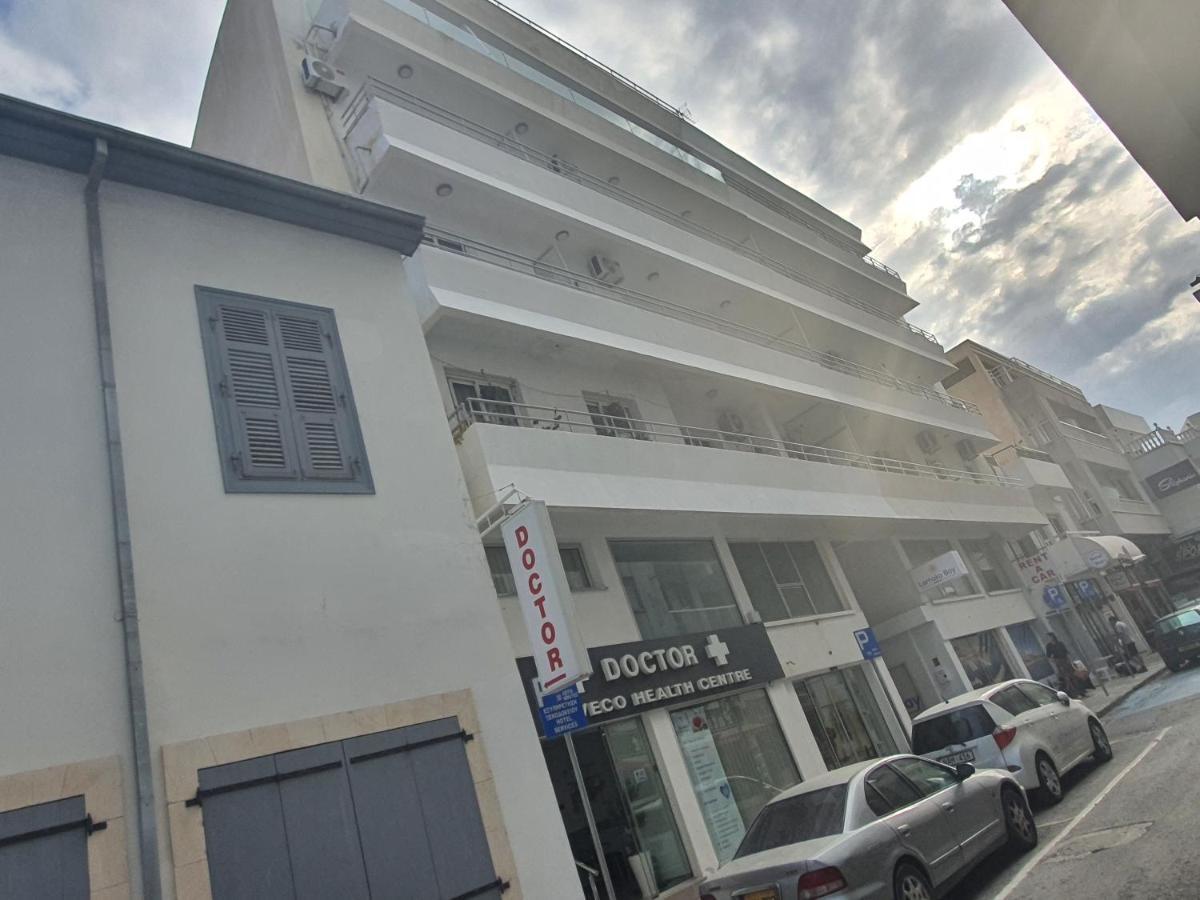 Larnaca Bay Suites Lárnaca Exterior foto