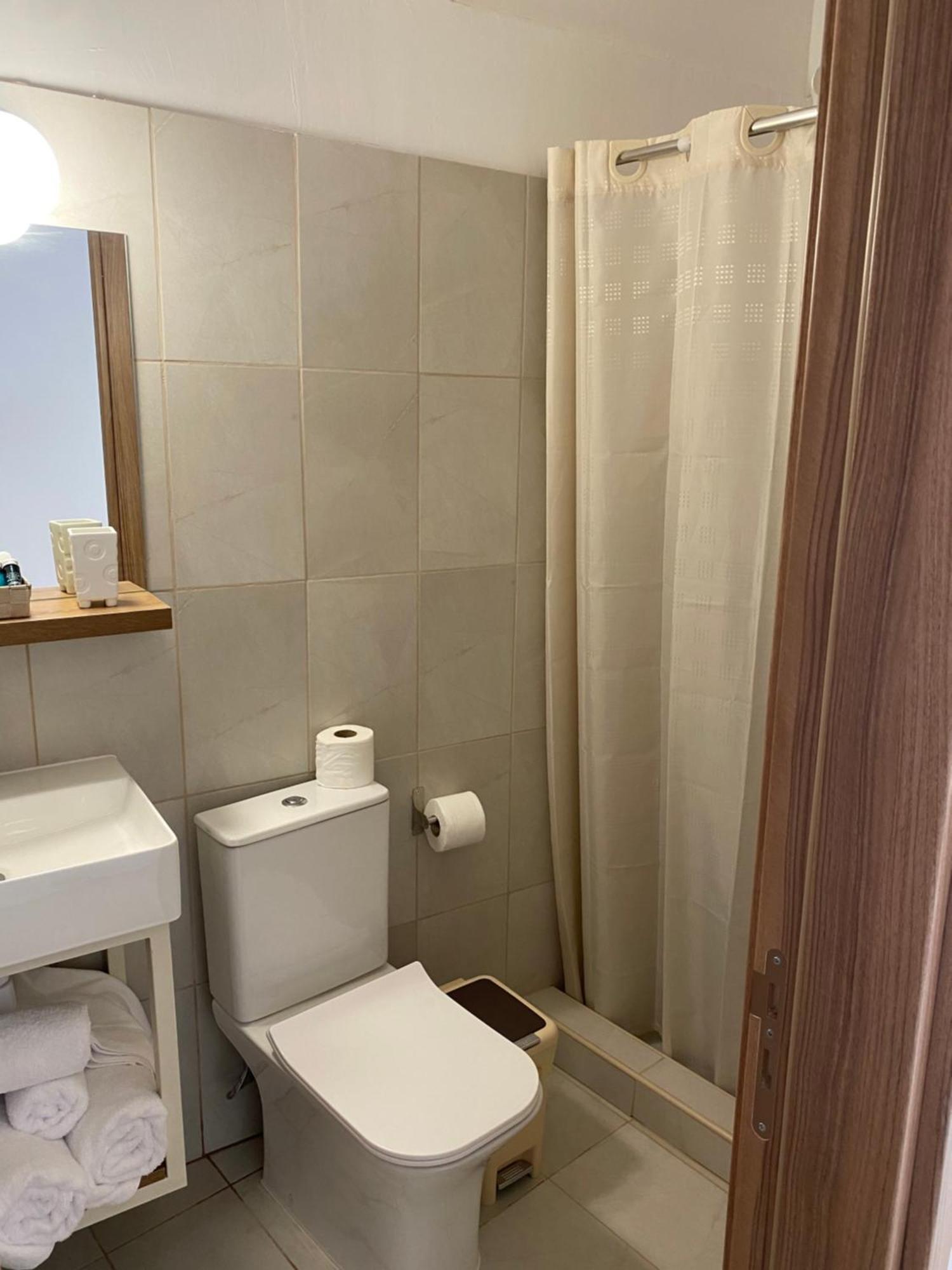 Larnaca Bay Suites Lárnaca Exterior foto