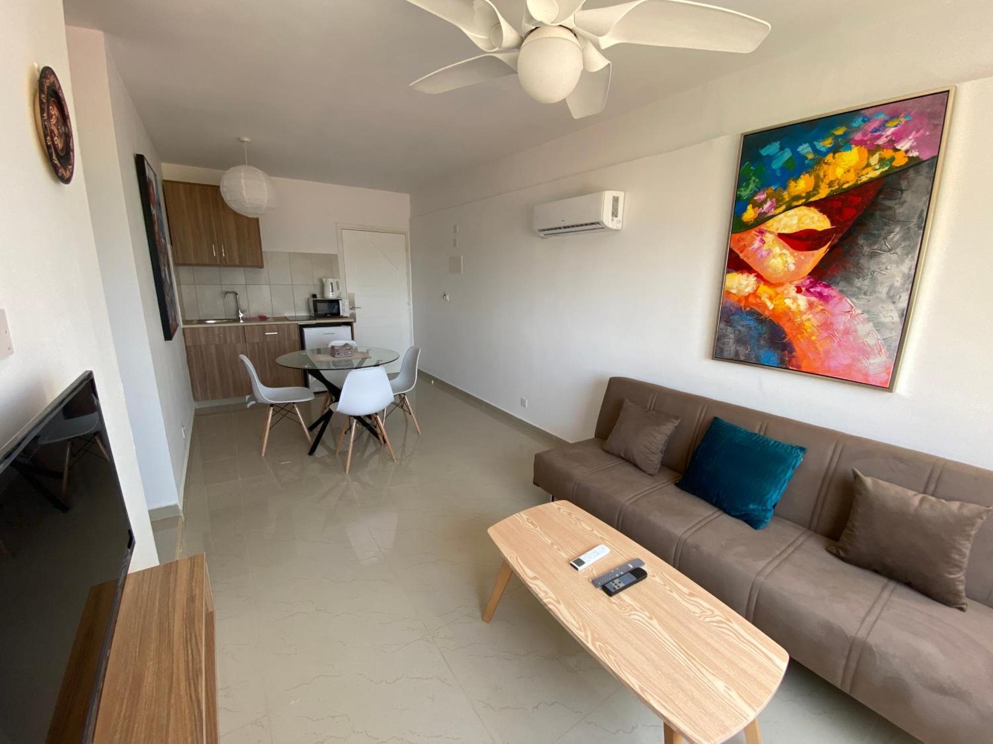 Larnaca Bay Suites Lárnaca Exterior foto