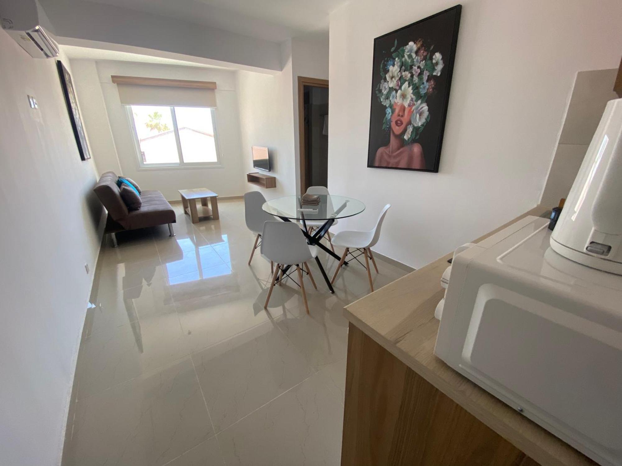 Larnaca Bay Suites Lárnaca Exterior foto