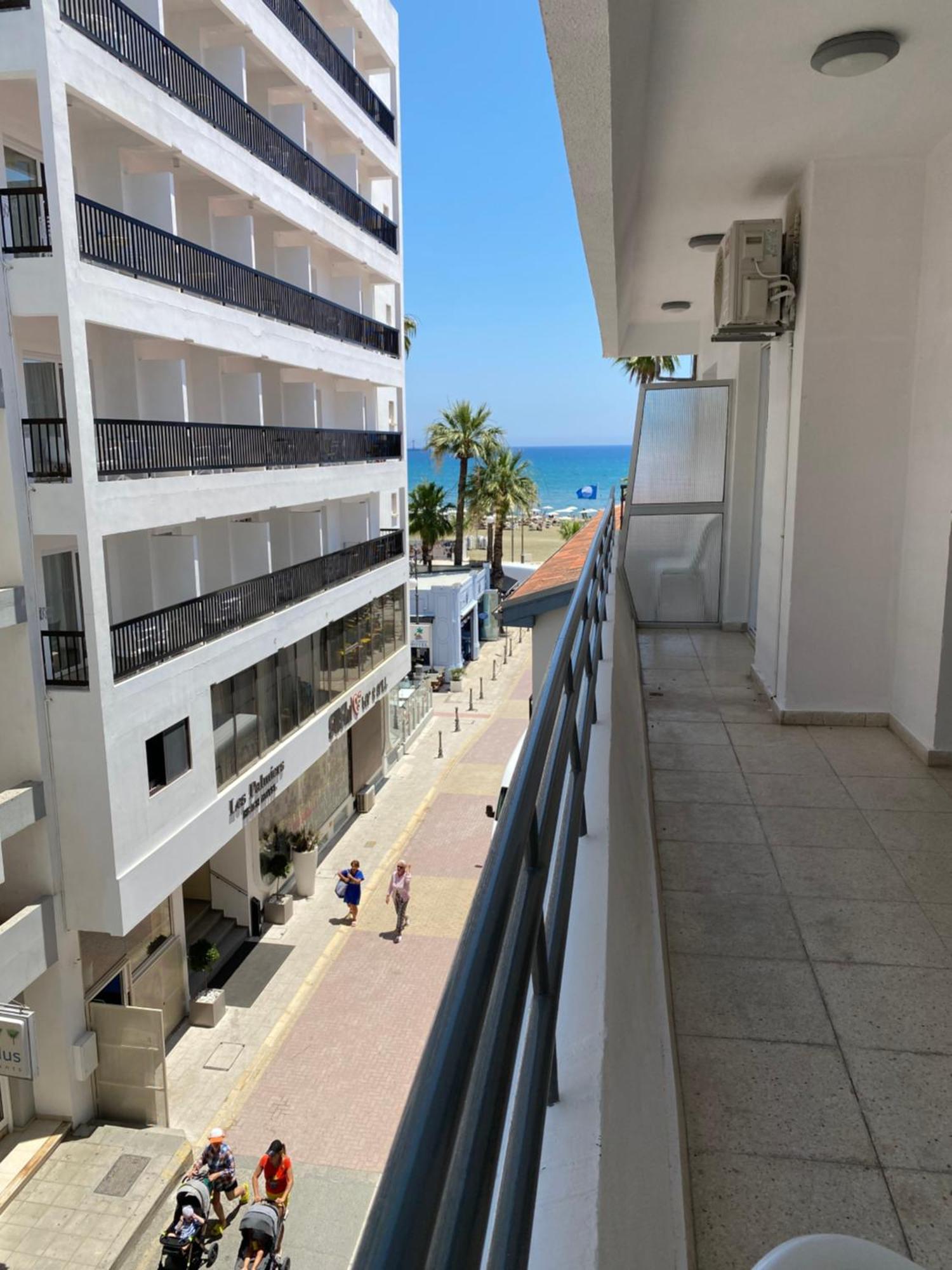 Larnaca Bay Suites Lárnaca Exterior foto
