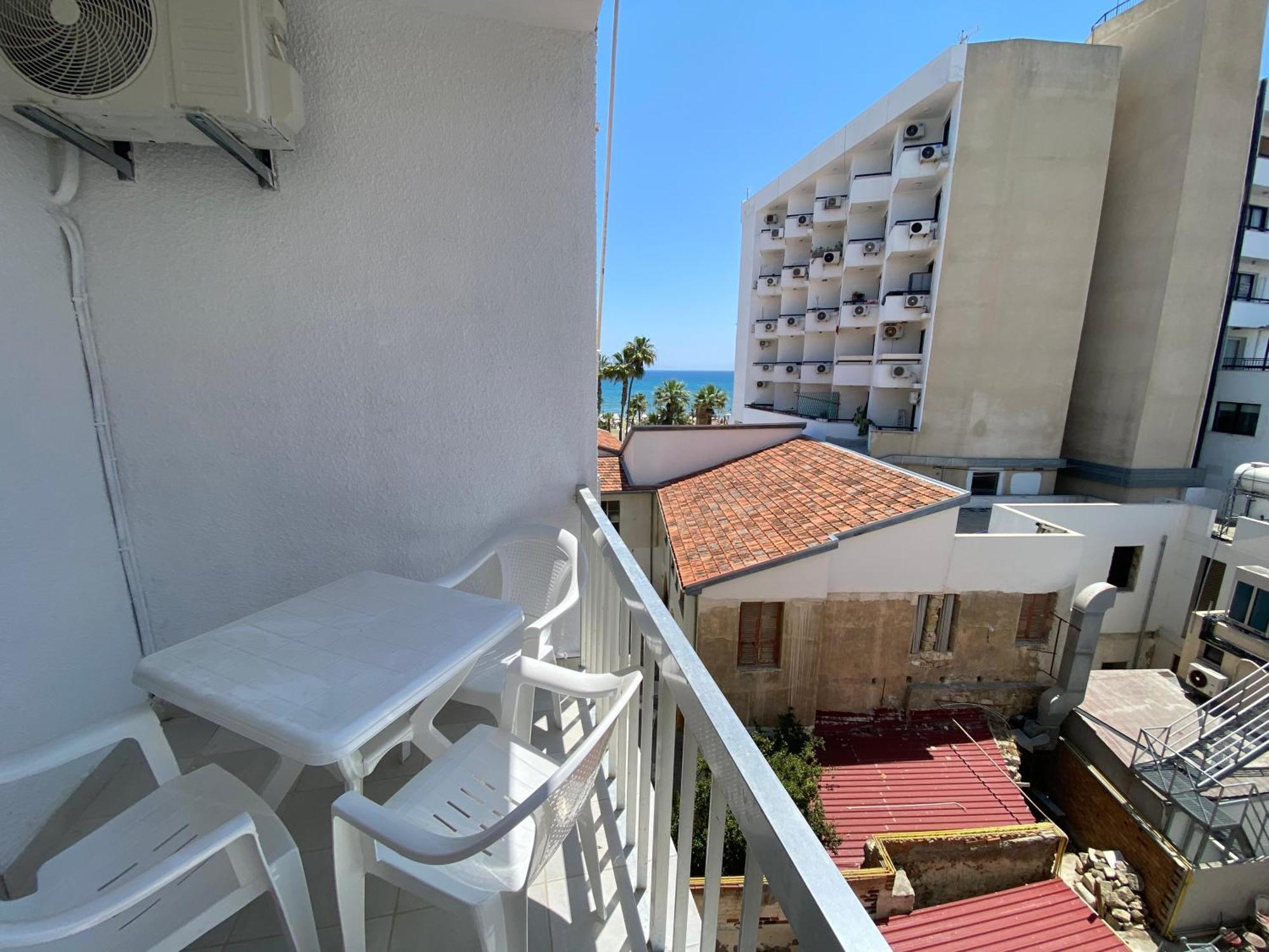 Larnaca Bay Suites Lárnaca Exterior foto